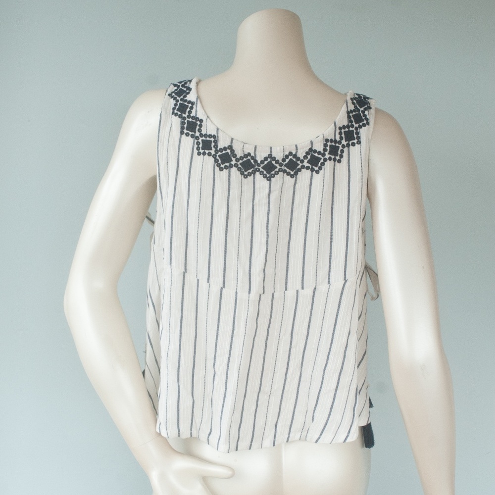 NWT L*Space Embroidered Tassel Tie Sides Bridget Top - Picture 8 of 9